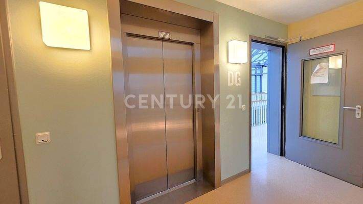 Aufzug zu den Etagen im Haus