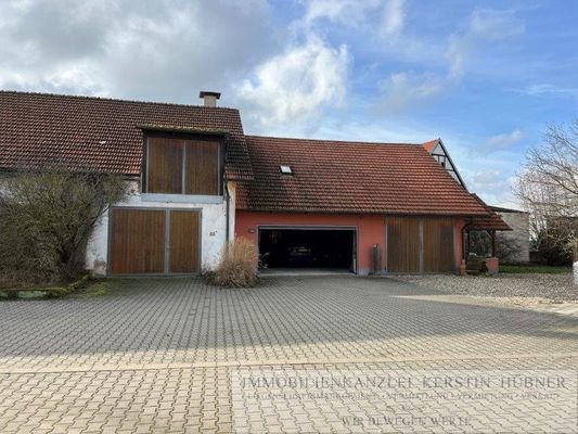 Maschinenhalle, Scheune und Garagen