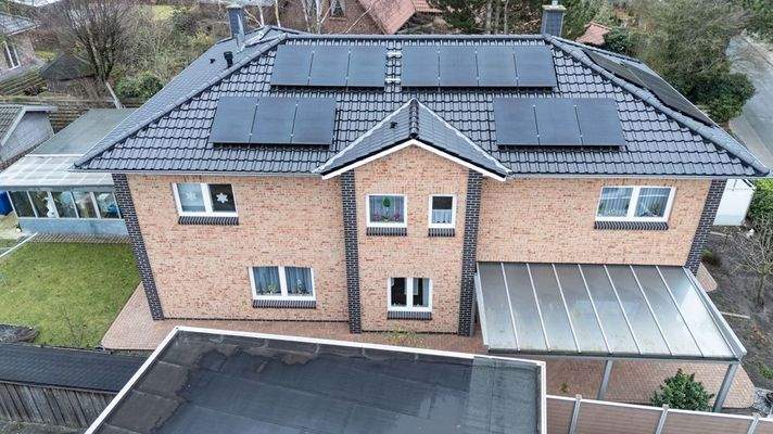 mit PV und Terrassenüberdachung 
