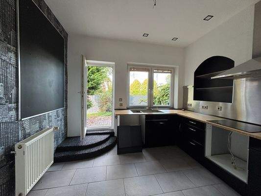 sep. Küche mit Ausgang Gart.+Terrasse