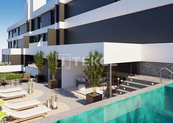Centrally-Located Apartments in Fuengirola with Swimming Pool