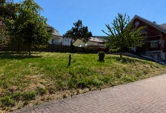 Blick auf das Grundstück von der Anliegerstraße