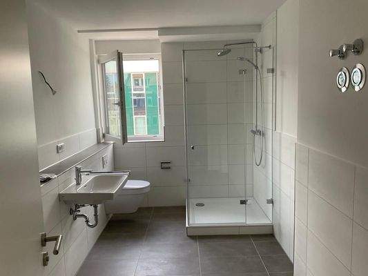Modernes Badezimmer