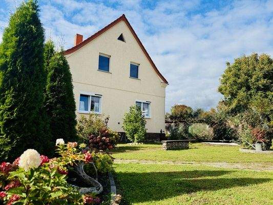 Haus mit Vorgarten 