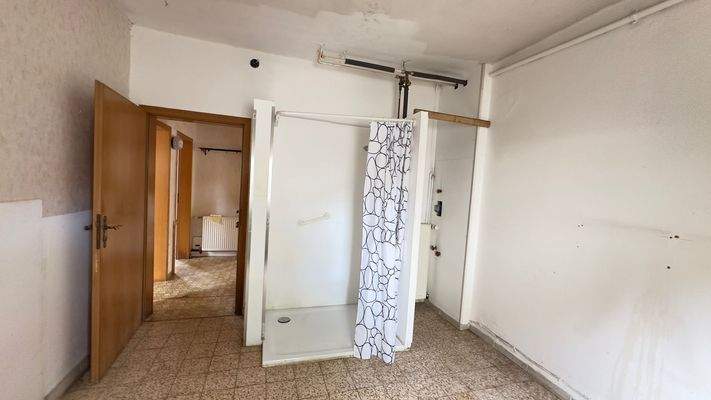 Hauswirtschaftsraum/Dusche Altbau