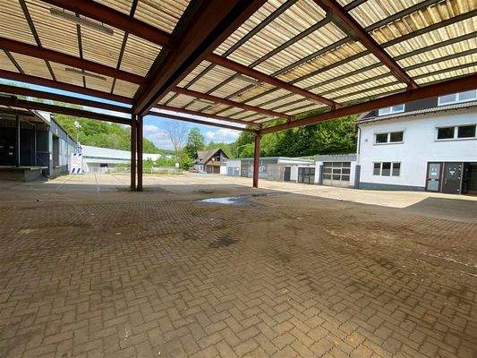 überdachte Aussenfläche