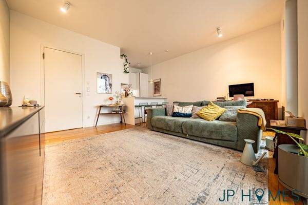 01_Ansicht Wohnzimmer - vor Balkon 