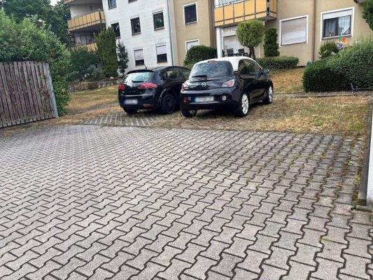 KFZ-Parkplatz