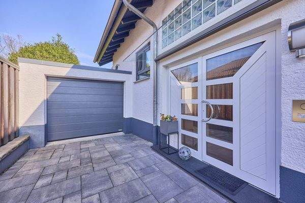 Eingangsbereich mit Garage