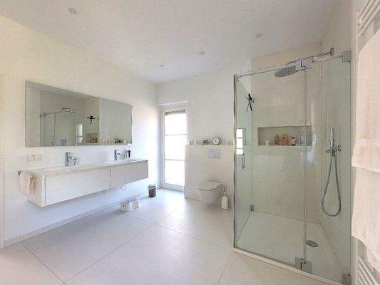 Badezimmer im Obergeschoss