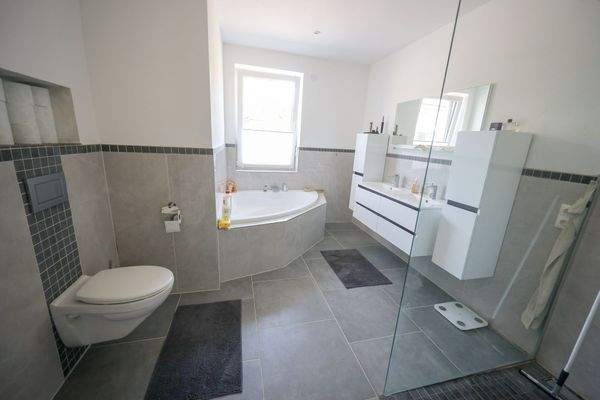 c02e1153-cbfc-4b96-bf09-7257cca408c7