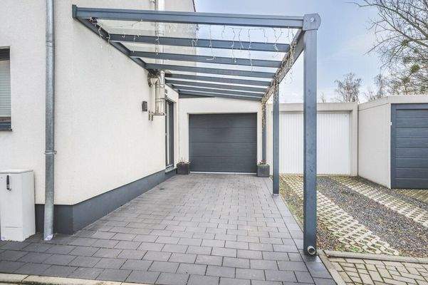 Carport mit Garage