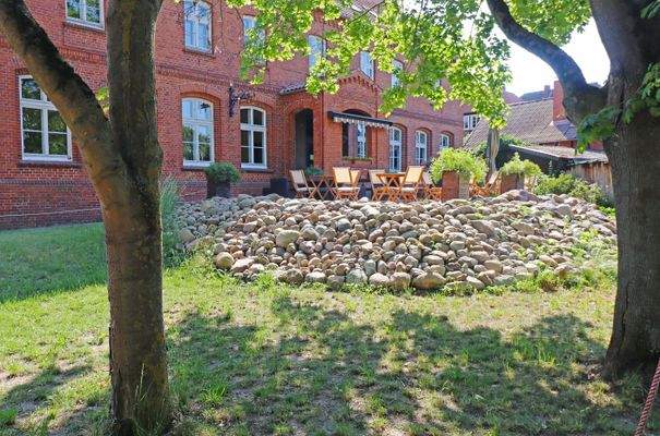 Rückansicht des Hauses mit Terrasse