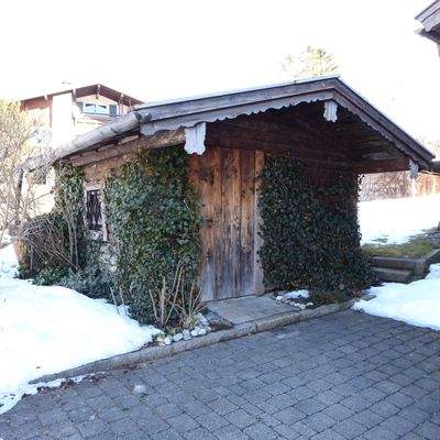 Gartenhaus mit Holzlege