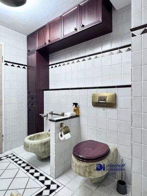 Badezimmer mit Wanne