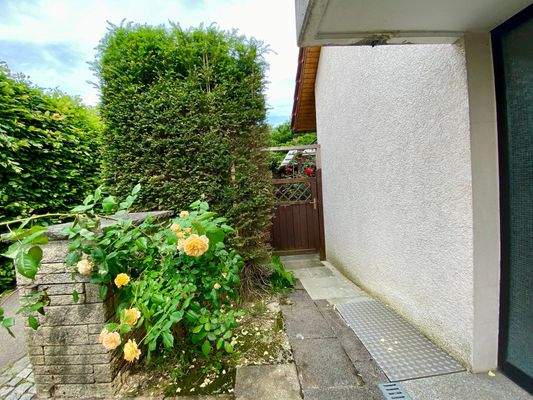 Zugang zur hinteren Terrasse