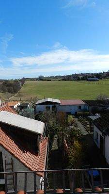 Blick vom Dachfenster zur Garage