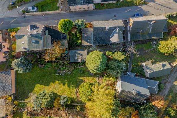 Außenansicht mit Garten