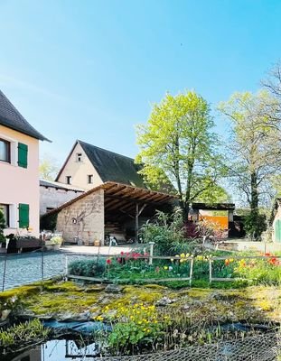 Wasserfläche + Haupthaus.jpg