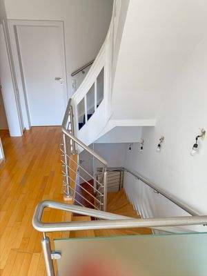 Treppe mit Edelstahlgeländer