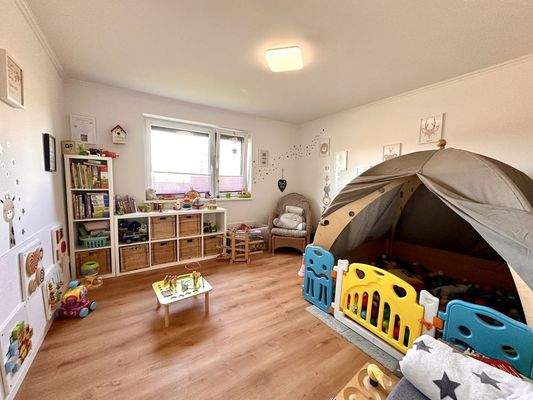 ZImmer 2 im Erdgeschoss.