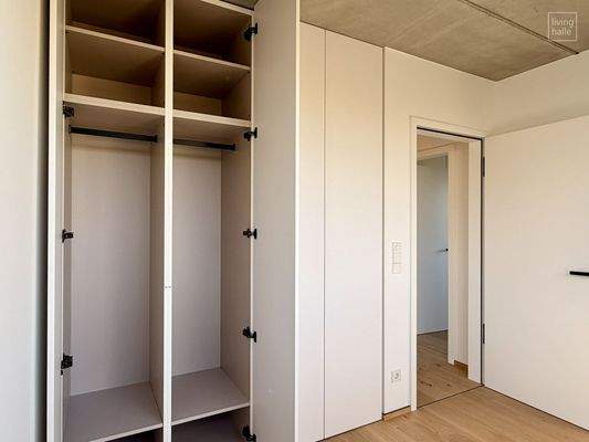 kleiderschrank inklusive