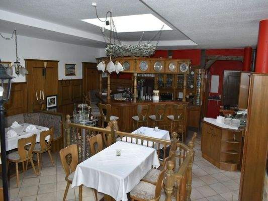 Tresenbereich mit Oberlicht