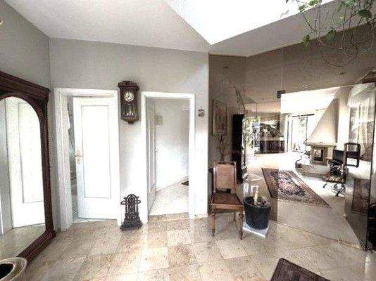 EG: Eingangbereich mit Kellerzugang und Gäste-Bad1