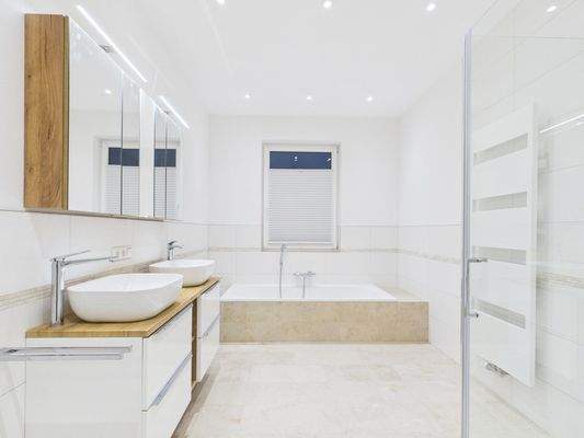 Badezimmer mit Wellness Charakter im Obergeschoss