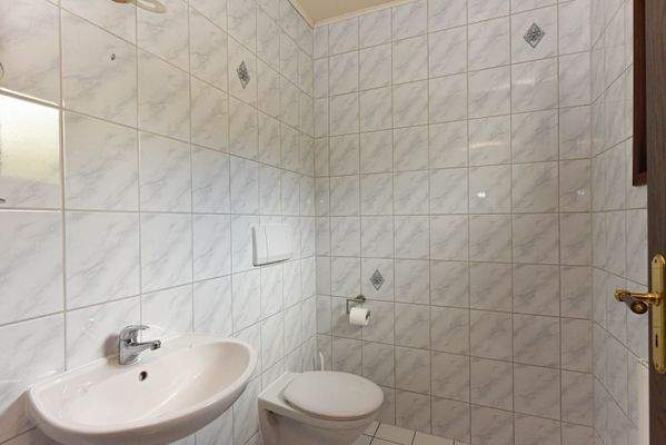 Gäste WC mit Fenster 