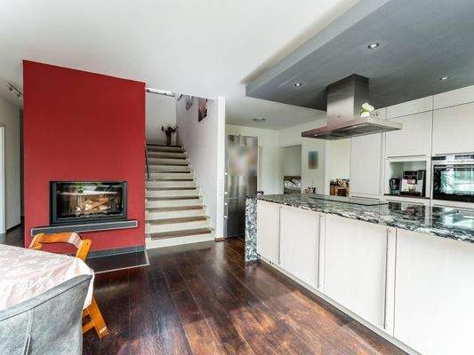 Küche mit offenem Kamin