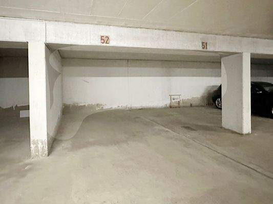 Tiefgaragenstellplatz.jpeg