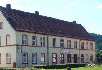 Hauptgebäude an der B 278