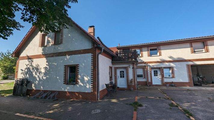 Wohnhaus mit ausgebautem Nebengebäude