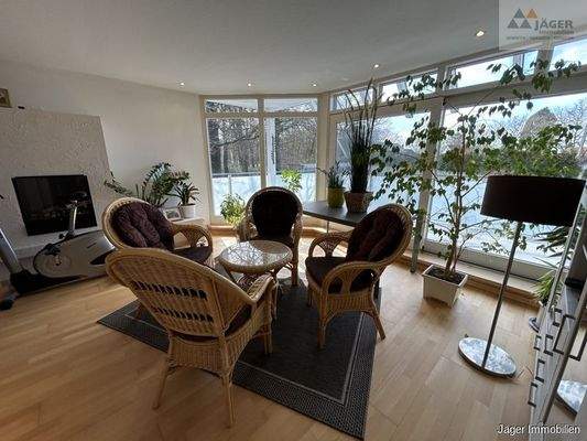 Wohnbereich zum Balkon