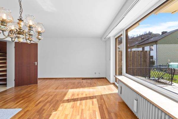 Heller Wohnraum mit Verbindung zur Terrasse