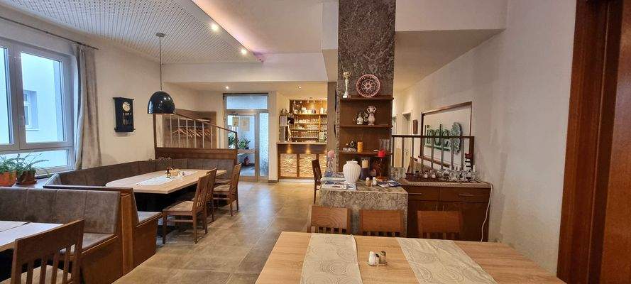 Gastraum mit Eingang 