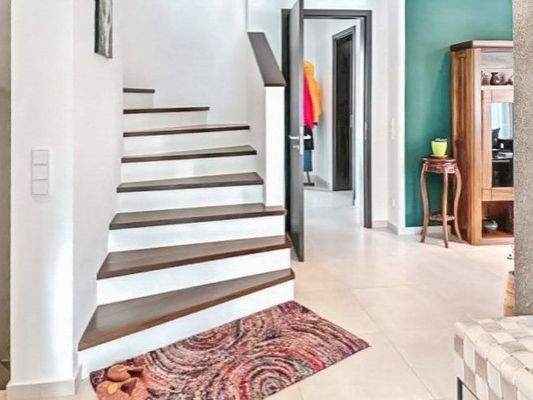 Flur und Aufgang zum OG_2