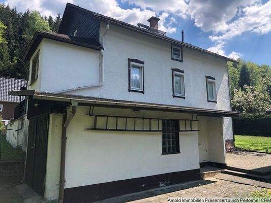 Hofansicht mit Garage