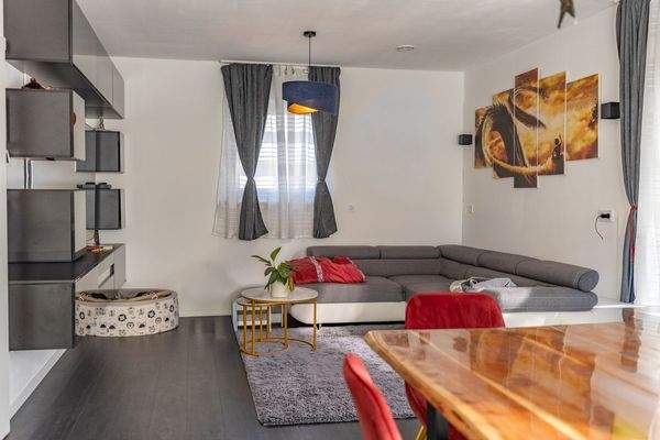 Neues und Nachhaltiges Einfamilienhaus mit geschmackvoller Ausstattung im Neubaugebiet.