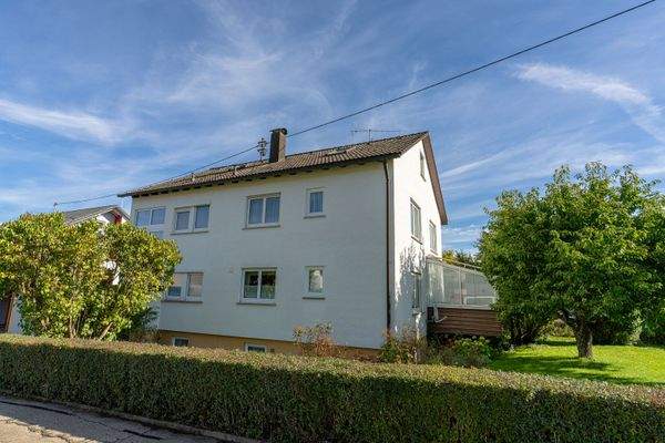 Objektansicht mit Garten 