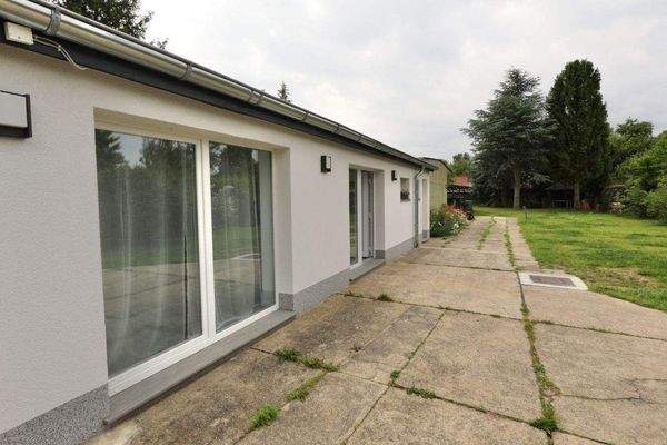 Hausansicht &amp; Garten