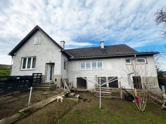 Gebäudeansicht von Garten aus