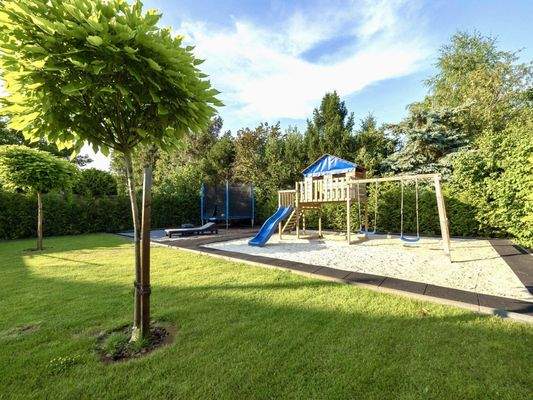 Spielplatzanlage im Garten