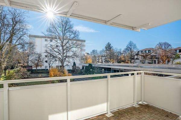 Großzügiger Süd-Balkon.