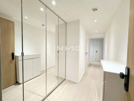 Vorzimmer mit Spiegelschrank