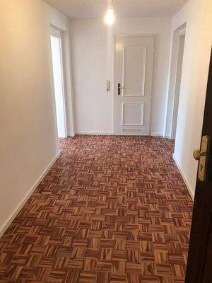 Blick von der Wohnungstür in den Flur