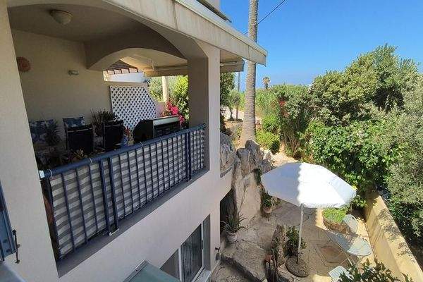 Kreta, Pirgos Psilonerou: Schönes Haus in toller Anlage in Strandlage zu verkaufen