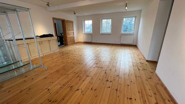 Büro 2 / Zimmer im OG