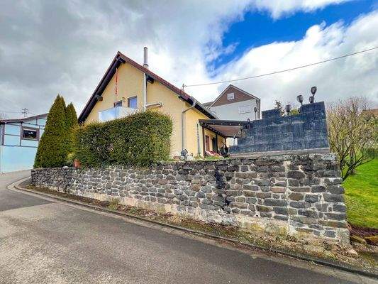 Bergstr dahinter Burgwald